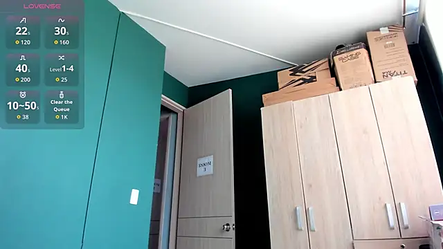 Snapshot of StefanyMiler chatting on 10.31.25 StefanyMiler online show from 10.31.25