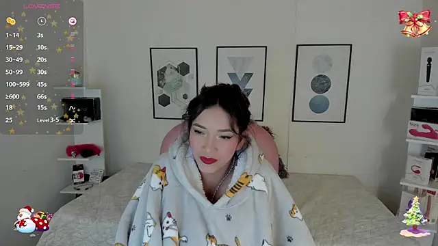 Snapshot of cristal__hot_1 chatting on 12.14.24 cristal hot 1 online show from 12.14.24