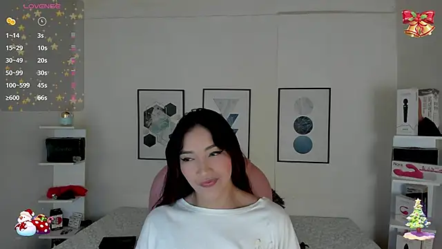 Snapshot of cristal__hot_1 chatting on 12.17.24 cristal hot 1 online show from 12.17.24