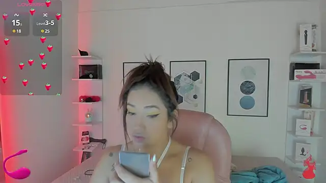 Snapshot of cristal__hot_1 chatting on 01.28.25 cristal hot 1 online show from 01.28.25