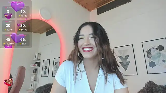 Snapshot of cristal__hot_1 chatting on 02.04.25 cristal hot 1 online show from 02.04.25