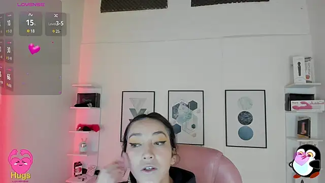 Snapshot of cristal__hot_1 chatting on 02.14.25 cristal hot 1 online show from 02.14.25