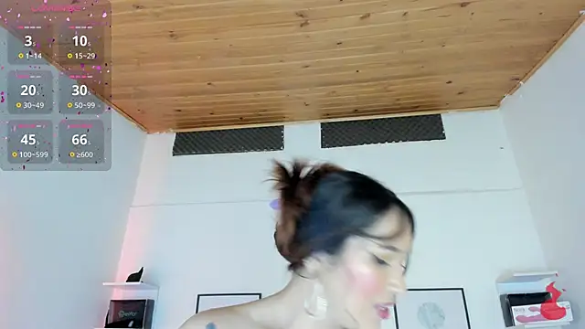 Snapshot of cristal__hot_1 chatting on 03.08.25 cristal hot 1 online show from 03.08.25