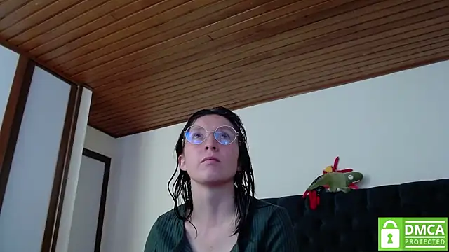 Snapshot of Sophi_Cute chatting on 12.04.24 Sophi Cute online show from 12.04.24