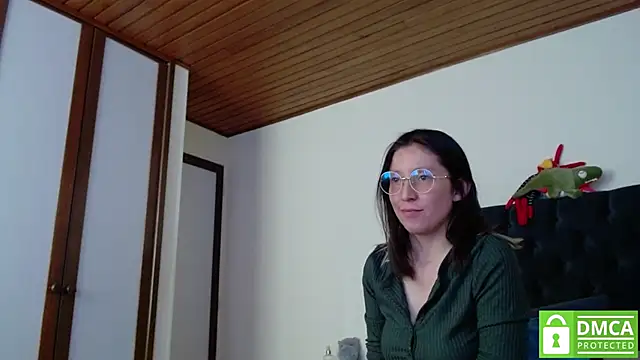 Snapshot of Sophi_Cute chatting on 12.04.24 Sophi Cute online show from 12.04.24