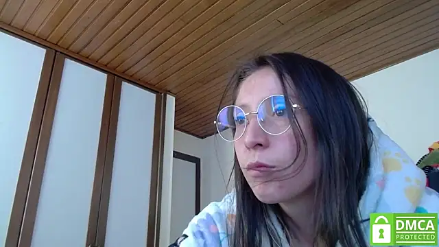 Snapshot of Sophi_Cute chatting on 12.14.24 Sophi Cute online show from 12.14.24