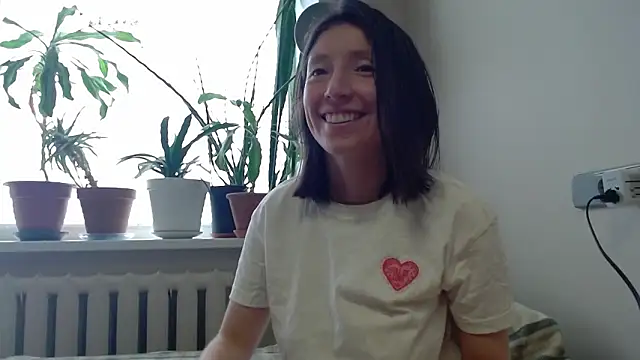 Snapshot of Sophi_Cute chatting on 02.14.25 Sophi Cute online show from 02.14.25