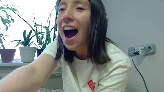 Snapshot of Sophi_Cute chatting on 02.14.25 Sophi Cute online show from 02.14.25