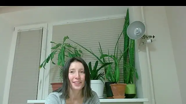 Snapshot of Sophi_Cute chatting on 02.15.25 Sophi Cute online show from 02.15.25