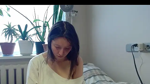 Snapshot of Sophi_Cute chatting on 02.16.25 Sophi Cute online show from 02.16.25