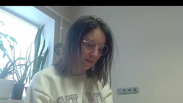 Snapshot of Sophi_Cute chatting on 02.26.25 Sophi Cute online show from 02.26.25