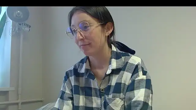 Snapshot of Sophi_Cute chatting on 03.10.25 Sophi Cute online show from 03.10.25