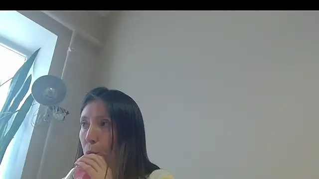 Snapshot of Sophi_Cute chatting on 03.11.25 Sophi Cute online show from 03.11.25