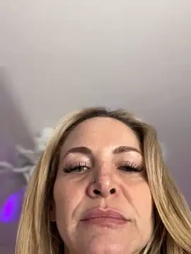 Snapshot of MessyNastyQueen chatting on 12.12.24 MessyNastyQueen online show from 12.12.24