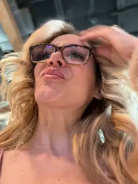 Snapshot of MessyNastyQueen chatting on 12.27.24 MessyNastyQueen online show from 12.27.24