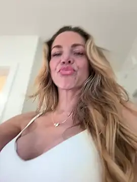 Snapshot of MessyNastyQueen chatting on 02.02.25 MessyNastyQueen online show from 02.02.25