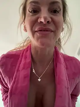 Snapshot of MessyNastyQueen chatting on 03.07.25 MessyNastyQueen online show from 03.07.25