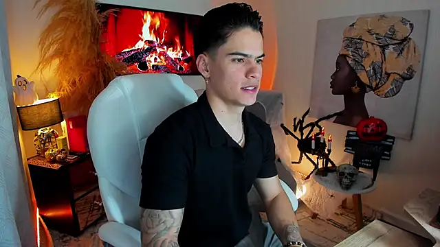 Snapshot of Matias_Murrier chatting on 10.28.25 Matias Murrier online show from 10.28.25