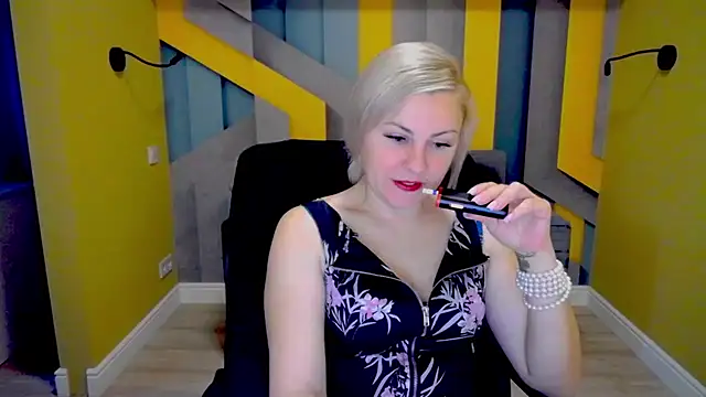 Snapshot of Candy_Long chatting on 12.03.24 Candy Long online show from 12.03.24