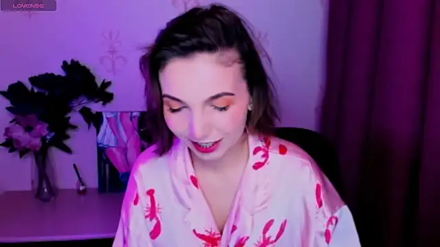 KindHazelHere  online show from 10.15.25