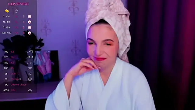 KindHazelHere  online show from 10.29.25