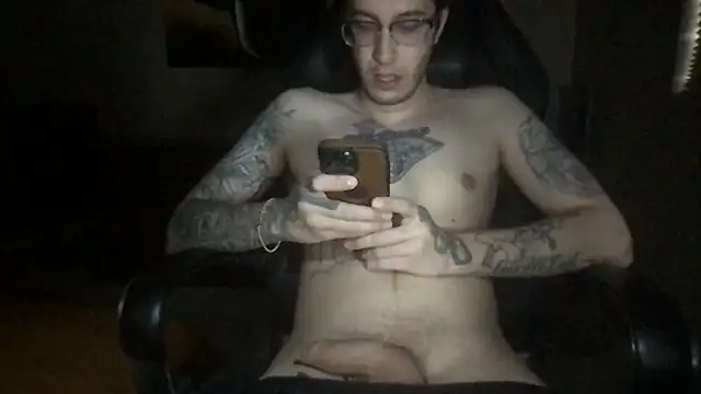 Snapshot of Bwcjoshbanks chatting on 04.21.26 Bwcjoshbanks online show from 04.21.26