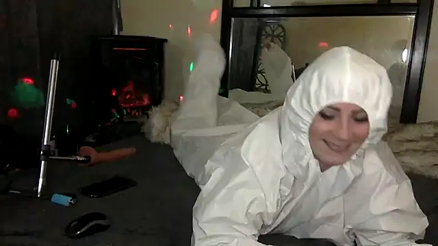 TiffaneyLove online show from 02.18.25