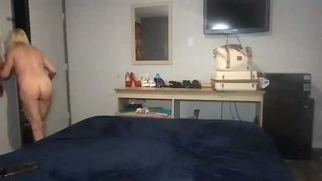 TiffaneyLove online show from 02.18.26