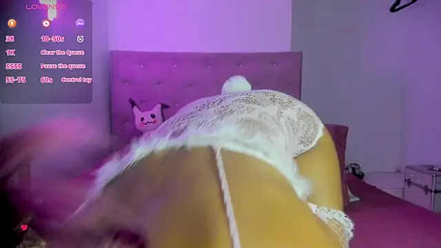 Snapshot of Ania-Ross chatting on 09.24.25 Ania-Ross online show from 09.24.25