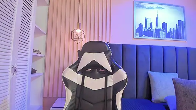 ashlye miller  online show from 11.21.25