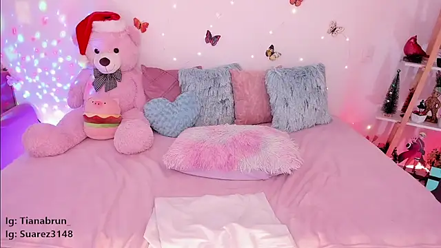 Zara uwu  online show from 12.22.24