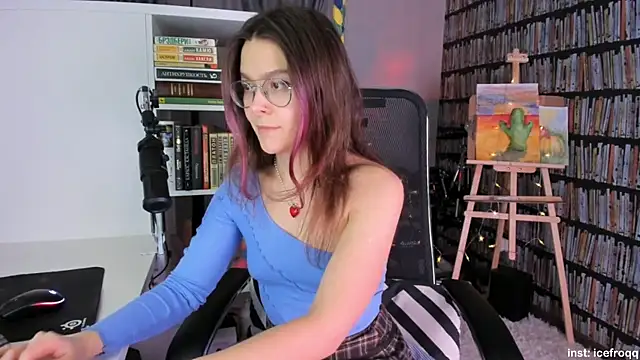 Snapshot of icefroqq chatting on 01.31.25 icefroqq online show from 01.31.25