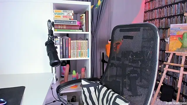 Snapshot of icefroqq chatting on 02.26.25 icefroqq online show from 02.26.25