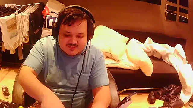 Bebemickey75 online show from 11.30.25