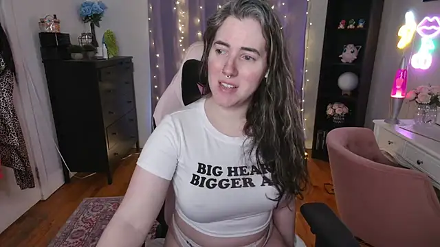 Snapshot of rachelbrooksxx chatting on 03.20.25 rachelbrooksxx online show from 03.20.25
