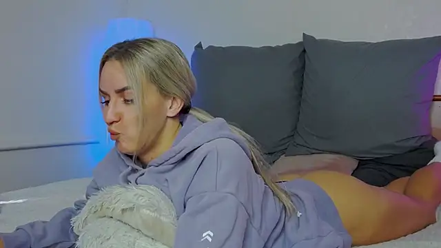 SofiJames online show from 10.02.25