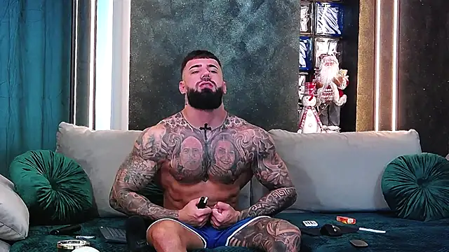 Snapshot of masterkingofmusclee chatting on 12.02.24 masterkingofmusclee online show from 12.02.24