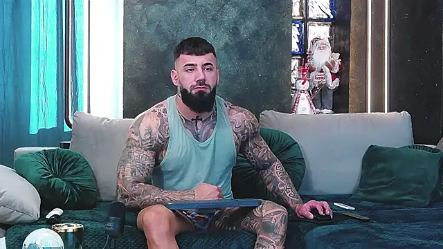 Snapshot of masterkingofmusclee chatting on 12.12.24 masterkingofmusclee online show from 12.12.24