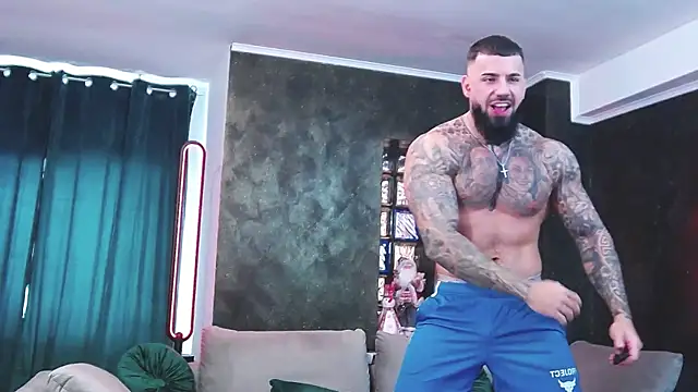 Snapshot of masterkingofmusclee chatting on 12.30.24 masterkingofmusclee online show from 12.30.24