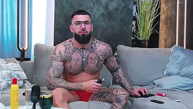 Snapshot of masterkingofmusclee chatting on 03.19.25 masterkingofmusclee online show from 03.19.25
