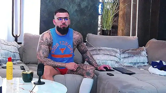 Snapshot of masterkingofmusclee chatting on 03.20.25 masterkingofmusclee online show from 03.20.25