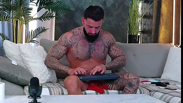 masterkingofmusclee online show from 10.13.25