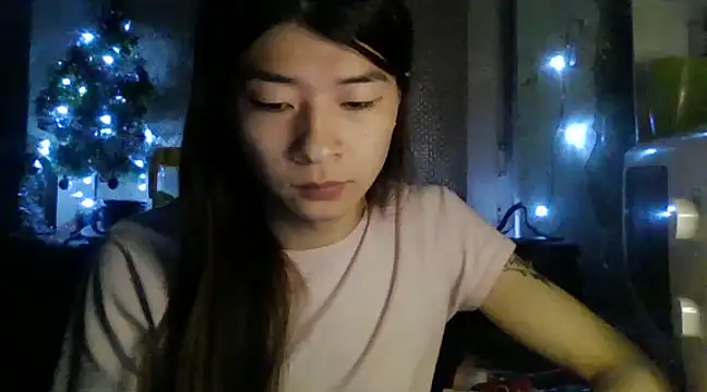 CarlyJoy online show from 01.04.25