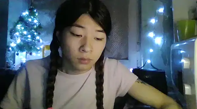 CarlyJoy online show from 01.05.25