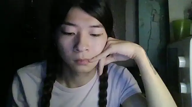 CarlyJoy online show from 01.05.25