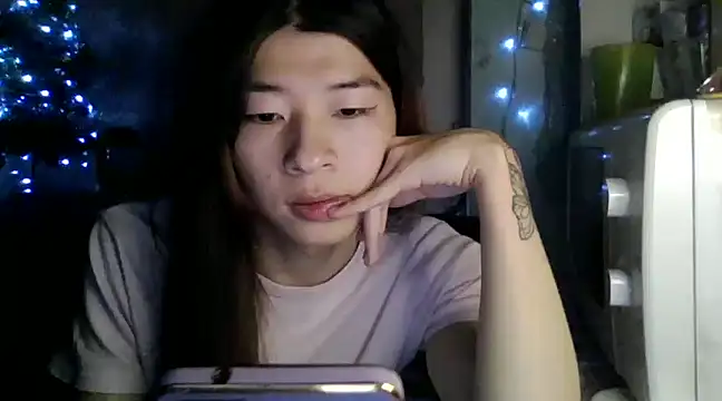 CarlyJoy online show from 01.06.25