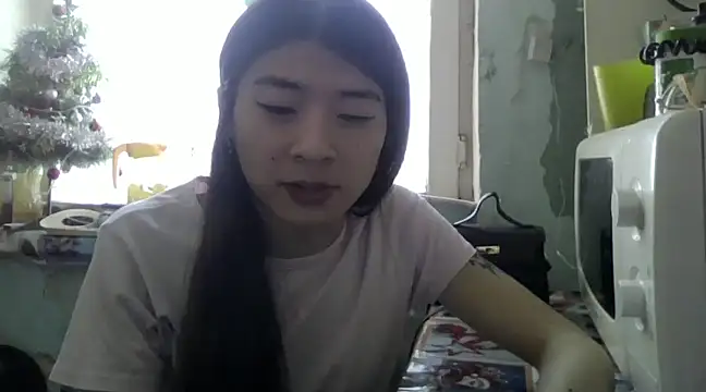 CarlyJoy online show from 01.10.25