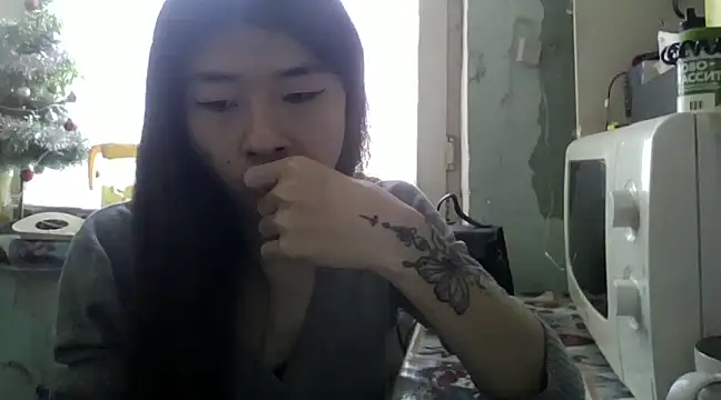 CarlyJoy online show from 01.12.25