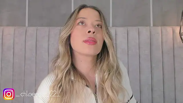 Snapshot of chloe_d chatting on 12.16.24 chloe d online show from 12.16.24