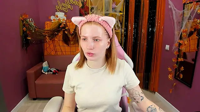 Snapshot of Mira__Blush chatting on 10.26.25 Mira Blush online show from 10.26.25